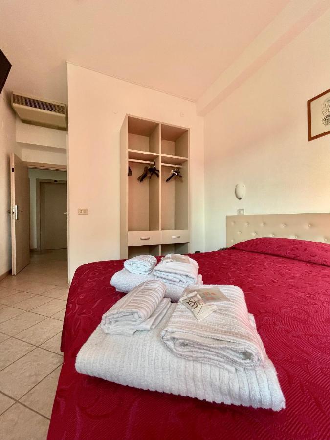 Hotel Blumen Rimini Esterno foto