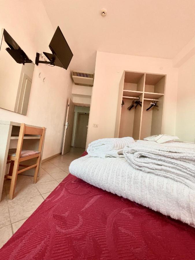 Hotel Blumen Rimini Esterno foto