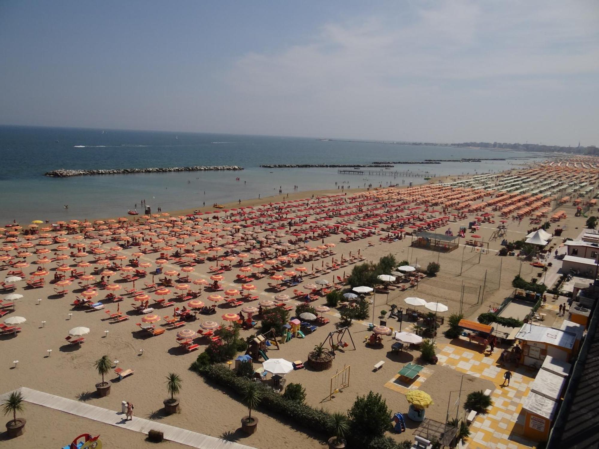 Hotel Blumen Rimini Esterno foto