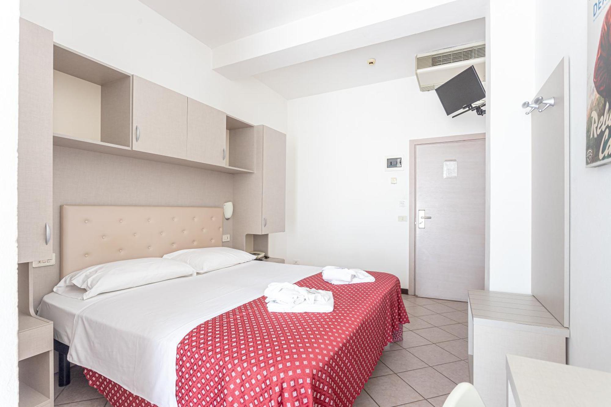 Hotel Blumen Rimini Esterno foto