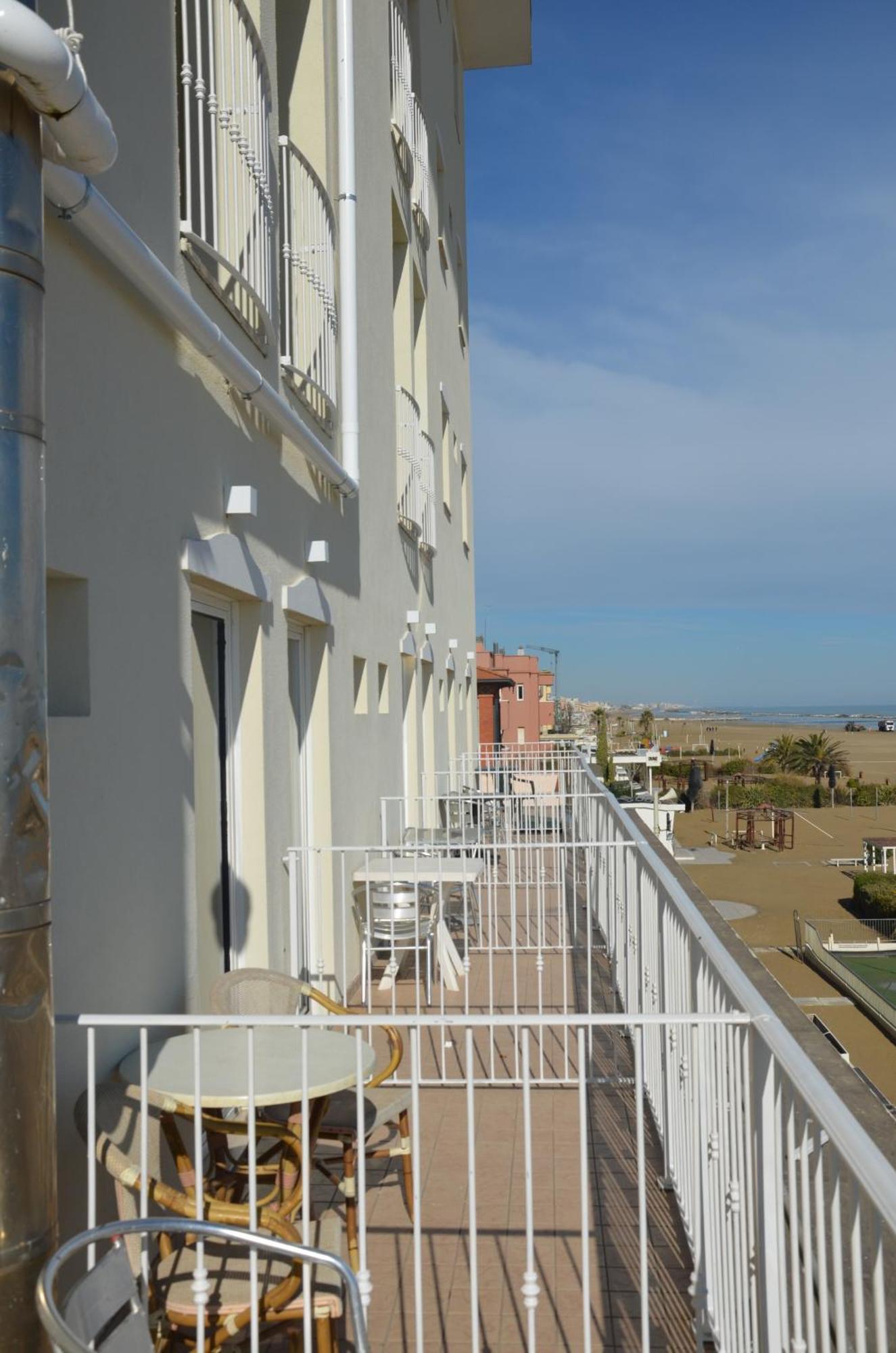 Hotel Blumen Rimini Esterno foto