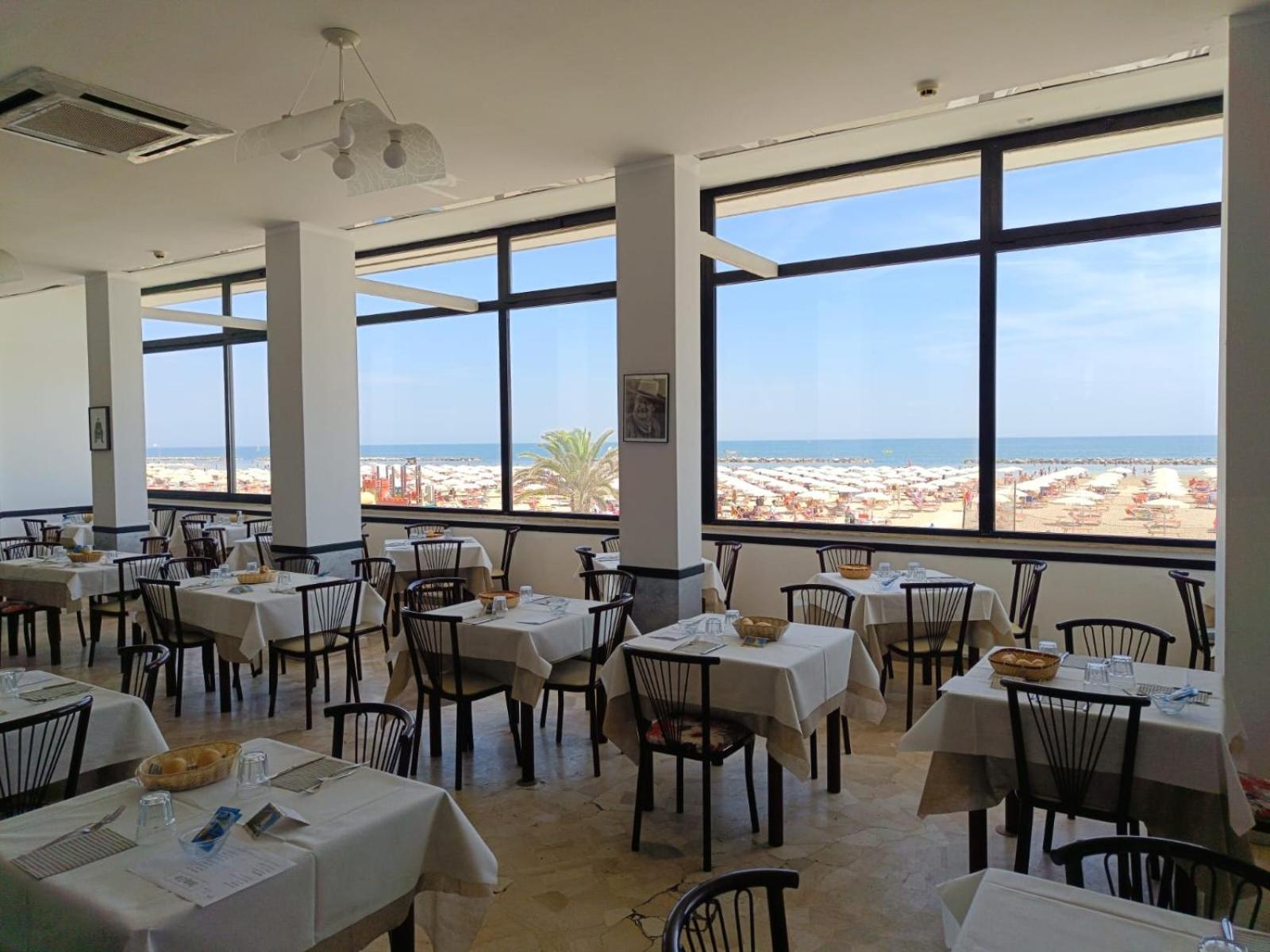Hotel Blumen Rimini Esterno foto